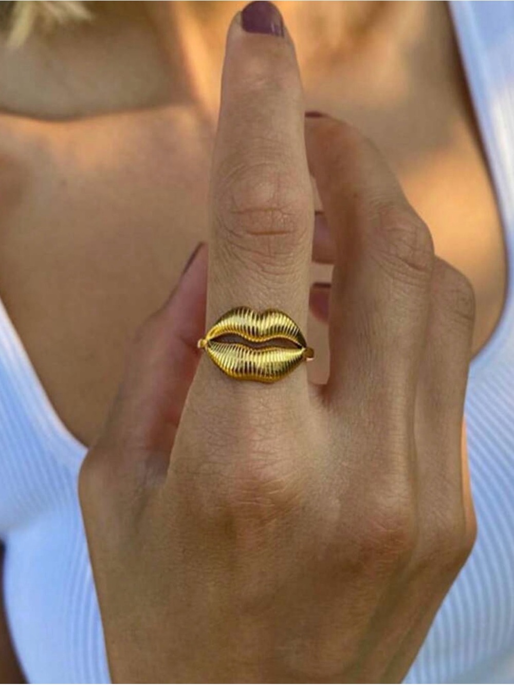 Gold Lip Motif Ring